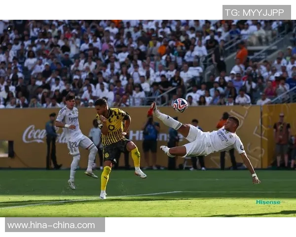 欧联杯曼联大胜多特蒙德补时绝杀引发全场狂欢与转会传闻热议